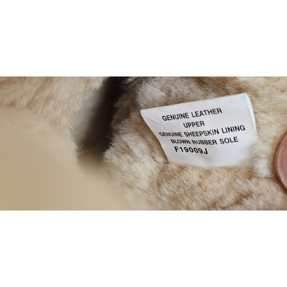 UGG Classic Bailey Button Boots in Chestnut Leather Sheepskin Womens 6 Warm Cozy - Picture 11 of 12